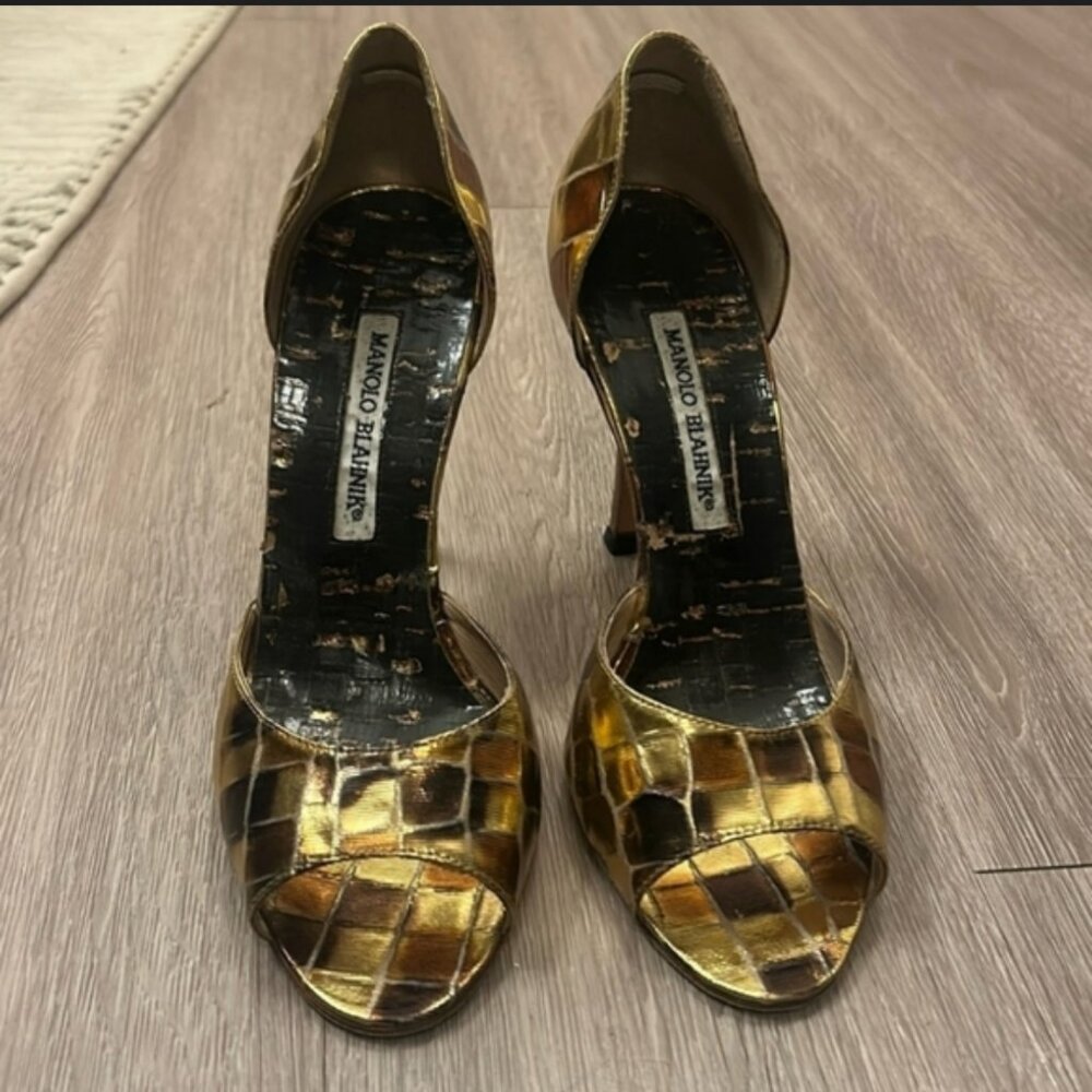 Manolo Blahnik Astutado Gold Patch d'Orsay Heels